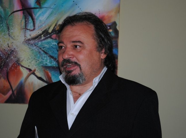 У Мукачеві відкрилась виставка художника-абстракціоніста Ласло Чоки