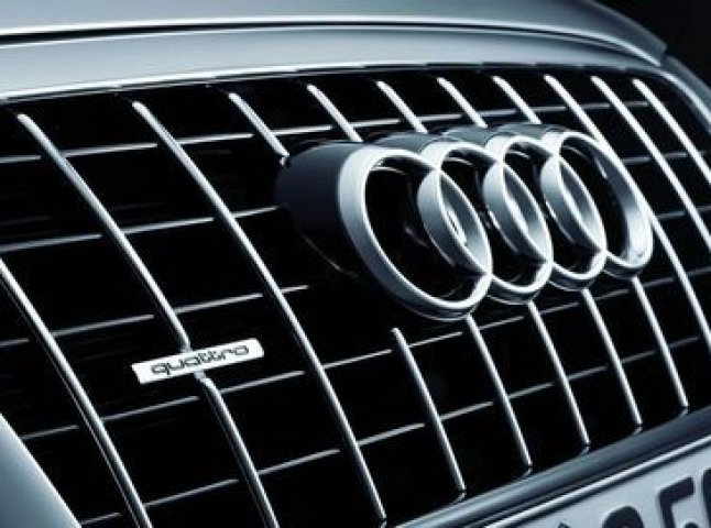 Чоловіки по підроблених документах намагалися ввезти в Україну "Audi" та "BMW"