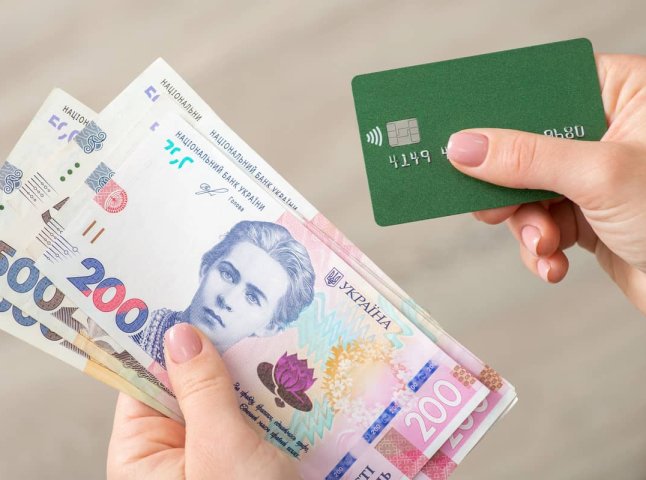 На яку картку надаватимуть 2000 гривень в межах нової програми допомоги «Скринінг 40+»