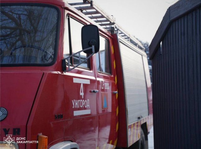 В Ужгородському районі рятувальники гасили пожежу