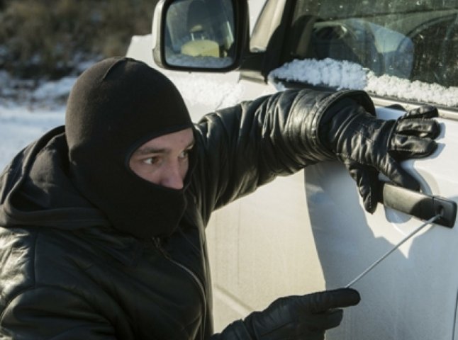 П’яний чоловік викрав чужий автомобіль, а коли накатався, прийшов здатись у поліцію