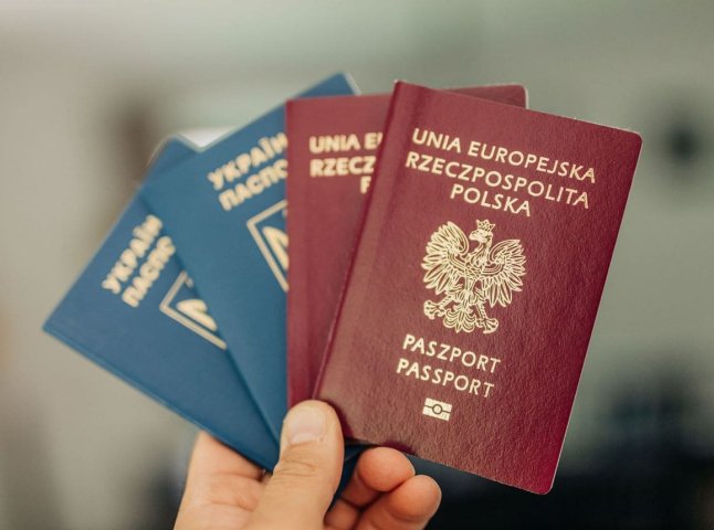 По два паспорти в руки: перелік держав для множинного громадянства розширять