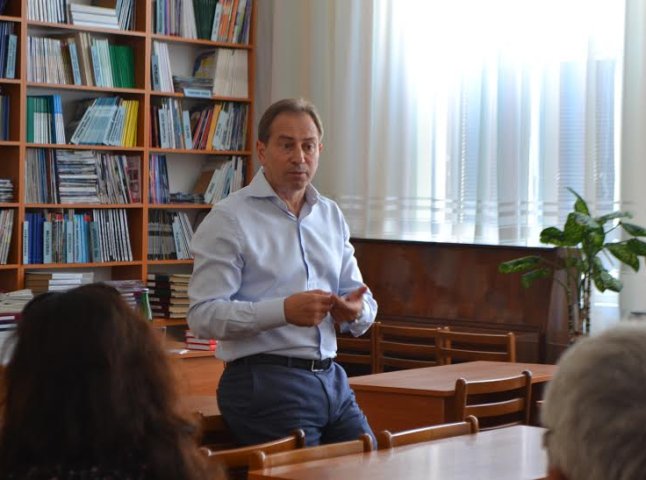 Народний депутат Микола Томенко представив в Ужгороді гуманітарно-патріотичні проекти