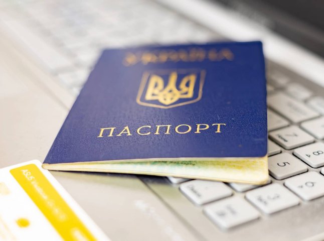 Який штраф випишуть, якщо не вклеїти фото в паспорті у 25 або 45 років