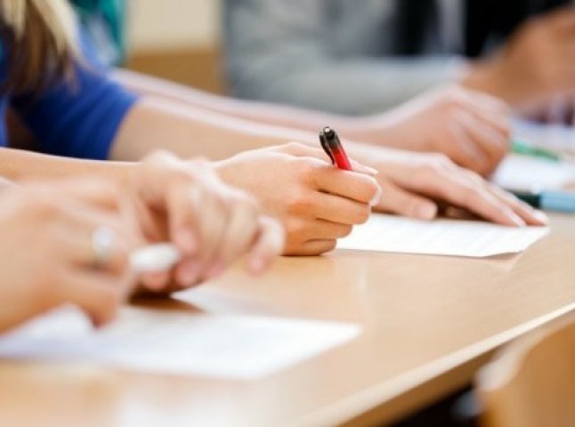 Неявка на ЗНО з української мови і літератури в Ужгороді склала понад 2%