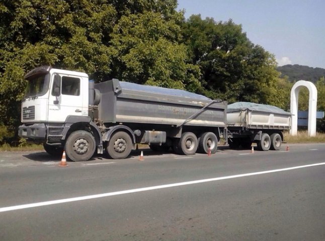 Головним "ворогом" закарпатських доріг у спеку є перенавантажена вантажівка, – Сергій Кейс