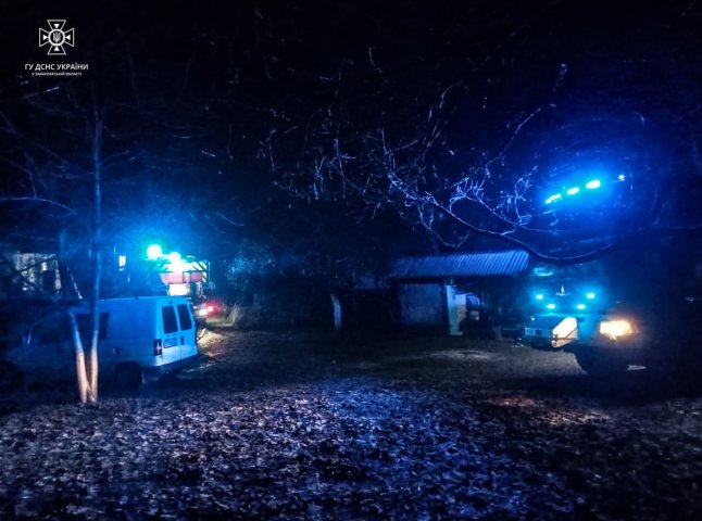На сполох забив сусід: рятувальники показали наслідки пожежі у Хустському районі