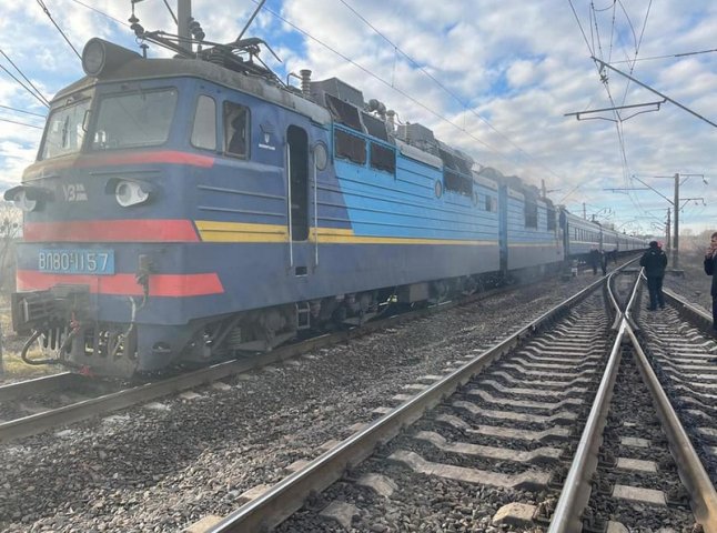 Під час руху загорівся потяг "Миколаїв-Рахів", у якому було понад 250 людей