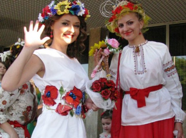 В Параді наречених взяли участь близько 100 дівчат (ФОТО)
