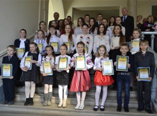 У Мукачеві визначили переможців серед учнів шкіл міста у конкурсах, присвячених ювілейній даті Великого Кобзаря