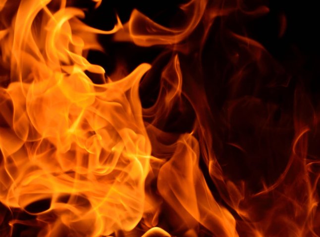 Пожежа за пожежею: закарпатські рятувальники гасили вогонь у кількох населених пунктах
