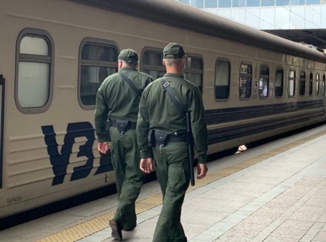 В потязі сполученням Київ — Ужгород поновлюється робота воєнізованої охорони