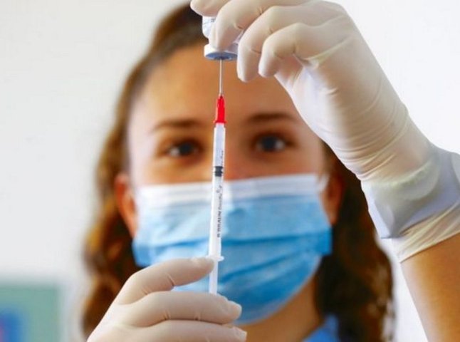 В Україні вводять обов’язкову вакцинацію від ковіду