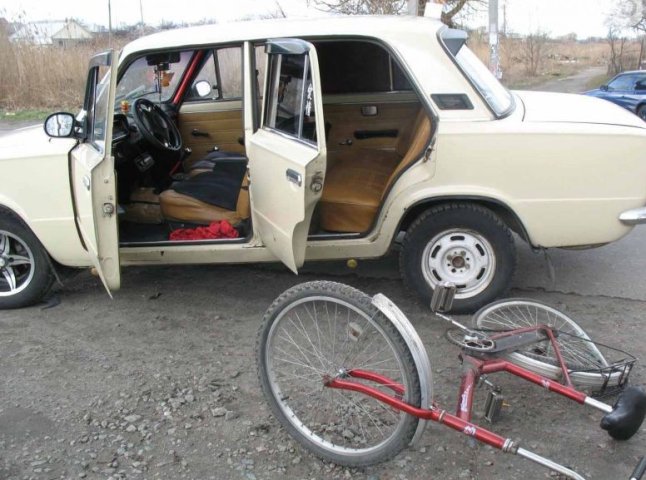 Жахлива ДТП на Тячівщині: під колесами ВАЗу загинули двоє чоловіків