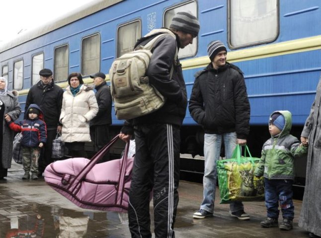 Переселенцям зі Сходу України пропонують у Закарпатті роботу та соціальне житло