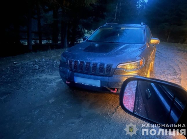 Двоє хлопців із Черкаської області вкрали на Закарпатті від туриста автомобіль