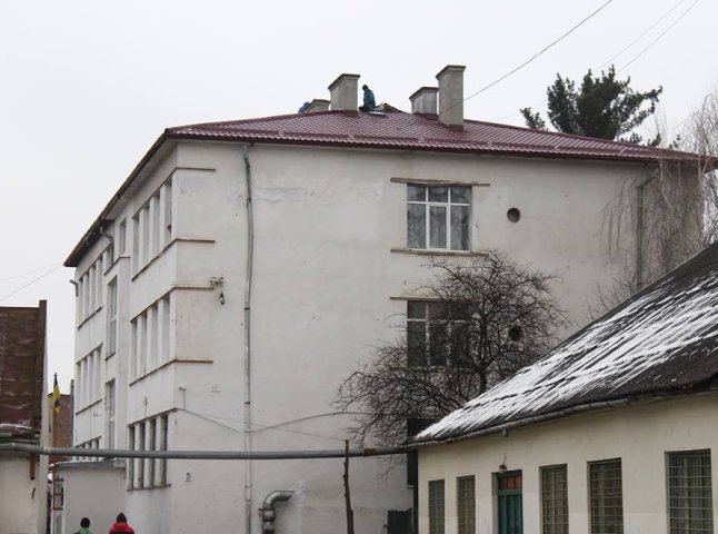 У Мукачівському ліцеї відремонтували дах
