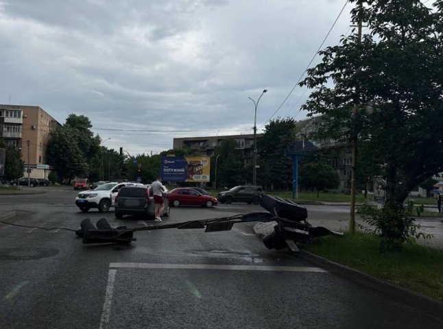 В Ужгороді водій скоїв ДТП і втік