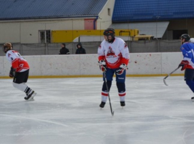 В Ужгороді визначились півфіналісти чемпіонату Закарпаття з хокею