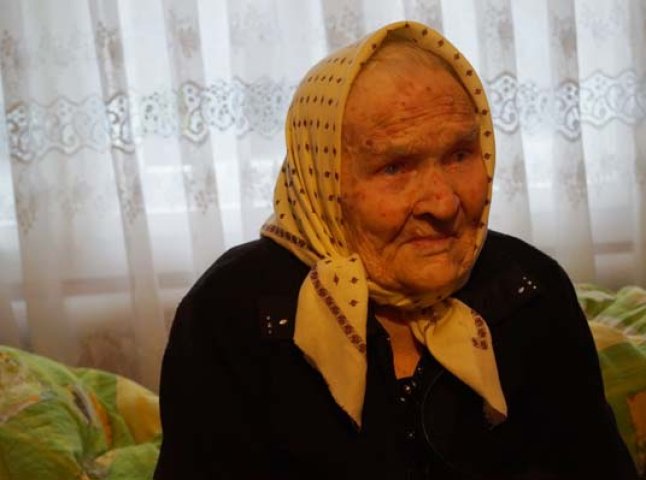 Найстарша мешканка Тячівщини Іляна Влад приймала вітання з 103-річчям