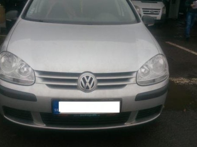 Закарпатські прикордонники затримали викрадену іномарку "Volkswagen", яку розшукував Інтерпол