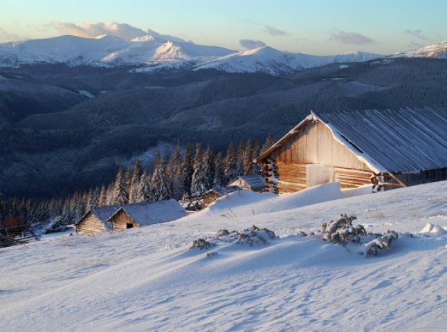 За перші дні Нового року закарпатським рятувальникам довелось тричі рятувати гірських туристів