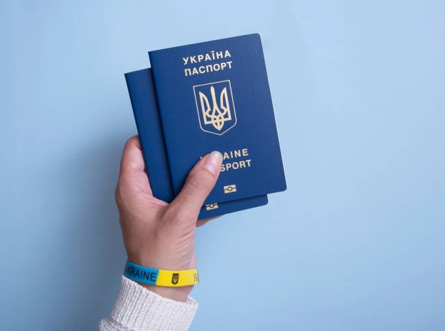 Скільки коштує виготовити закордонний паспорт за 7 днів