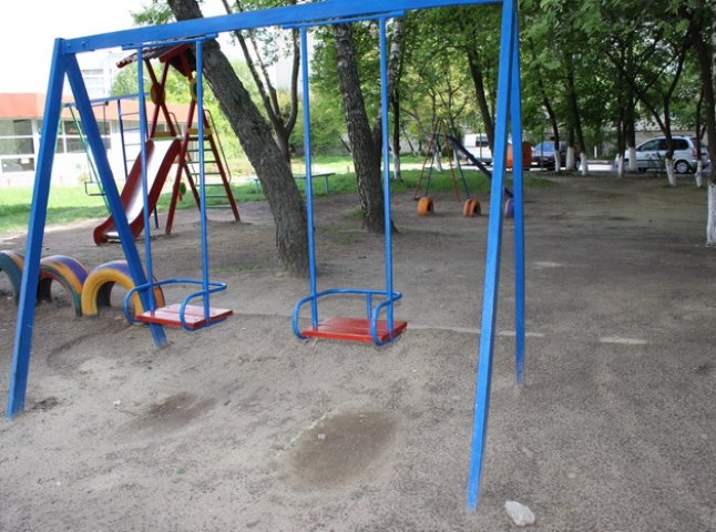 Ужгородська прокуратура перешкодила підприємцю незаконно отримати в оренду територію, на якій знаходиться дитячий майданчик