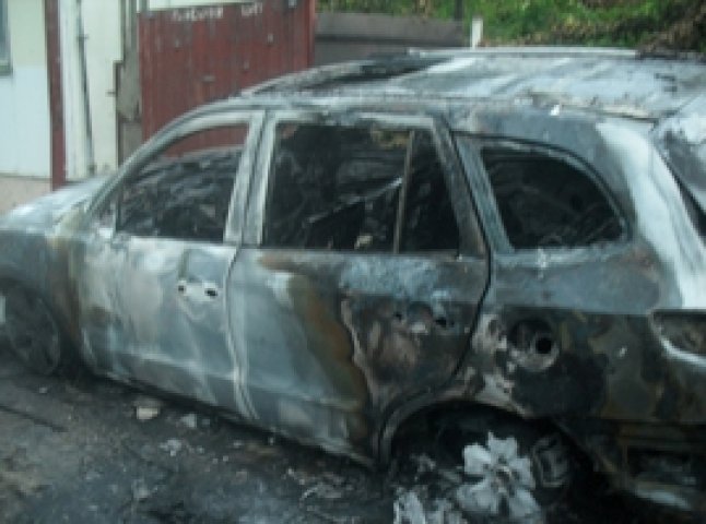Згорілі вчора в Ужгороді автомобілі належали судді Великоберезнянського районного суду та ужгородському бізнесмену