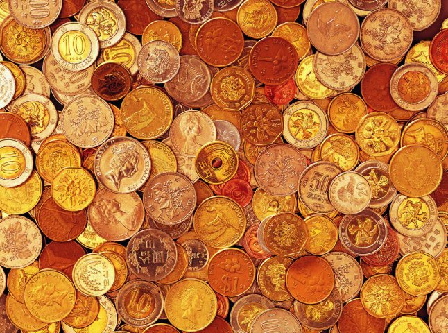 Хустянин зробив монети, присвячені рідному місту (ФОТО)