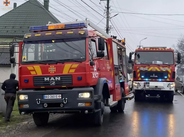Рятувальники розповіли про дві пожежі, які гасили вчора