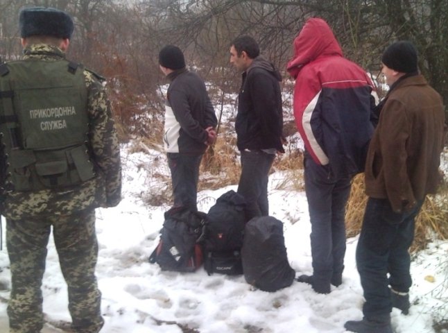 Закарпатські прикордонники затримали дві групи нелегалів, які прямували до Євросоюзу з Південно-Східної Азії