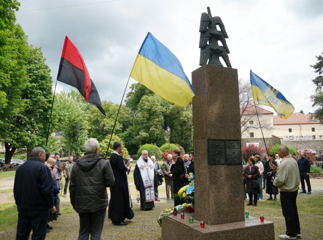 В Ужгороді вшанували пам’ять загиблих від політичних репресій В Ужгороді вшанували пам’ять загиблих від політичних репресій