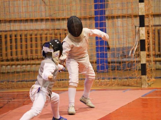 В Ужгороді проходить етап Всеукраїнської дитячої ліги з фехтування