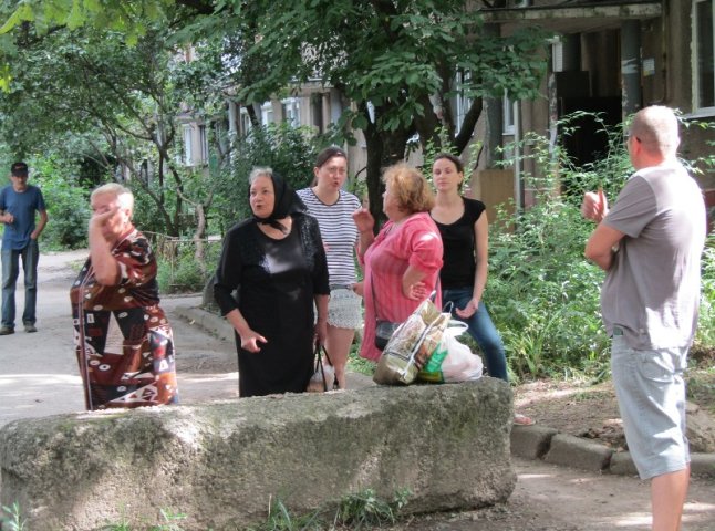 В Ужгороді стався конфлікт між мешканцями багатоповерхівки та правоохоронцями