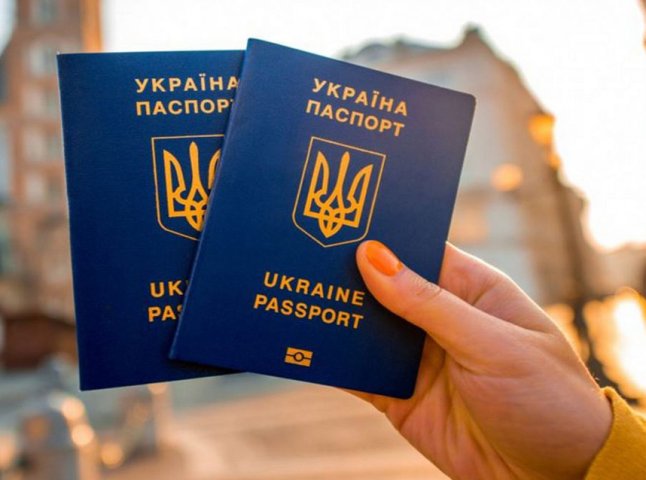 В Україні перевірятимуть закордонні паспорти