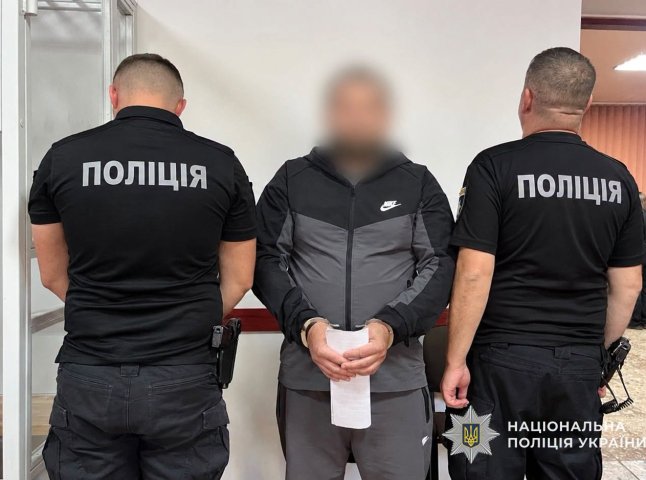 Поліція затримала вітчима за підозрою у розбещенні 12-річної падчерки