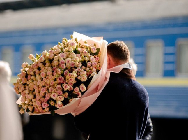 Додаткові поїзди на весняні вихідні