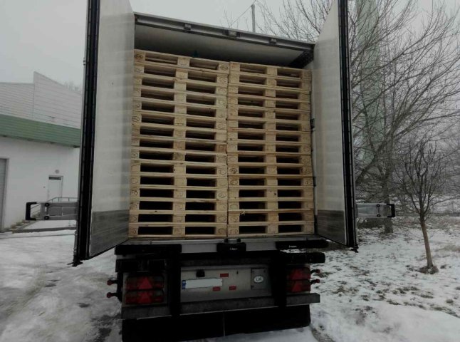 З України до Іспанії вантажівка у дерев’яних палетах перевозила сигарети