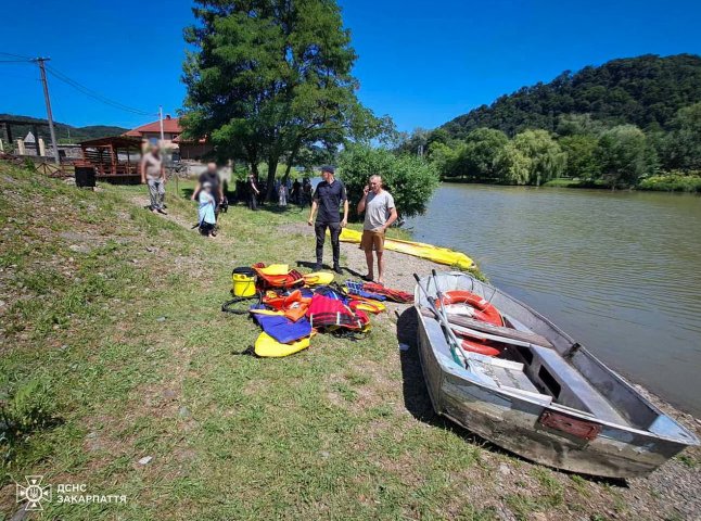 Відпочинок групи дітей на річці ледь не обернувся трагедією