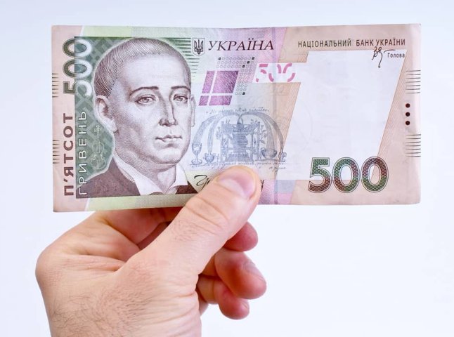 Які 500 гривень вилучають з обігу: фото старих банкнот, які замінюють на нові