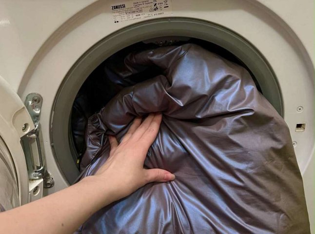 Як правильно прати зимову куртку, щоб вона не втратила форму і не збився наповнювач