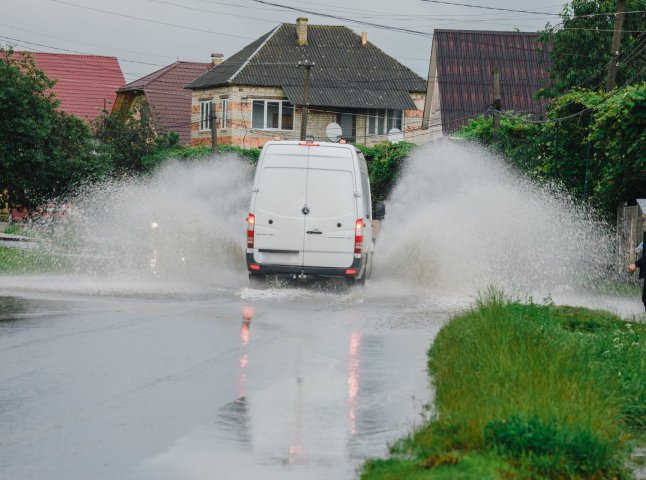 Сильна злива: на Іршавщині підтопило село