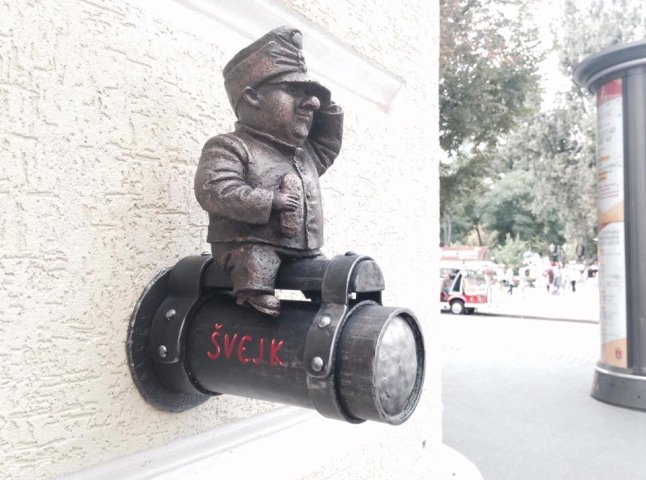 В Одесі закарпатці відкрили міні-пам’ятник бравому солдату Швейку