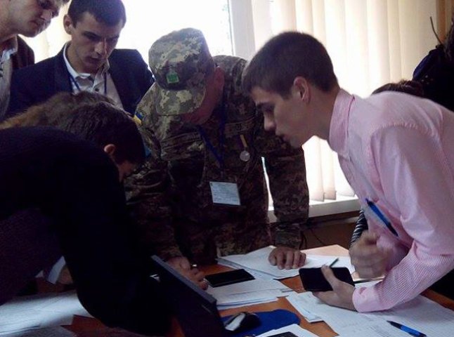 В Ужгороді вдруге за день зафіксували факт фотографування бюлетеня виборцем