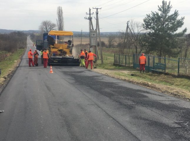 На Ужгородщині ремонтують дорогу, яку не латали більше 60 років