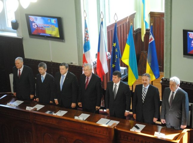 Чеська Височіна та Закарпаття підписали договір про співпрацю (ФОТОРЕПОРТАЖ)