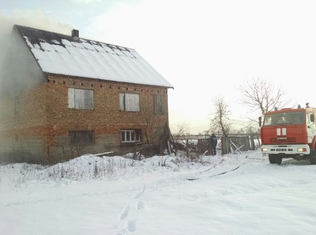 78-річний житель Тячівщини ледь не втратив власний будинок (ФОТО)
