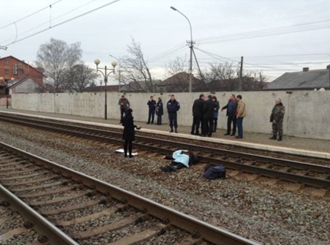 "Найімовірніше, потерпілий намагався вистрибнути з потяга на ходу", – поліція про смерть чоловіка у Мукачеві