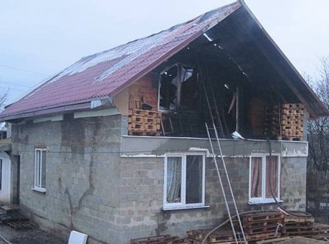 Мукачівець підпалив будинок, у якому жили співмешканка та троє дітей